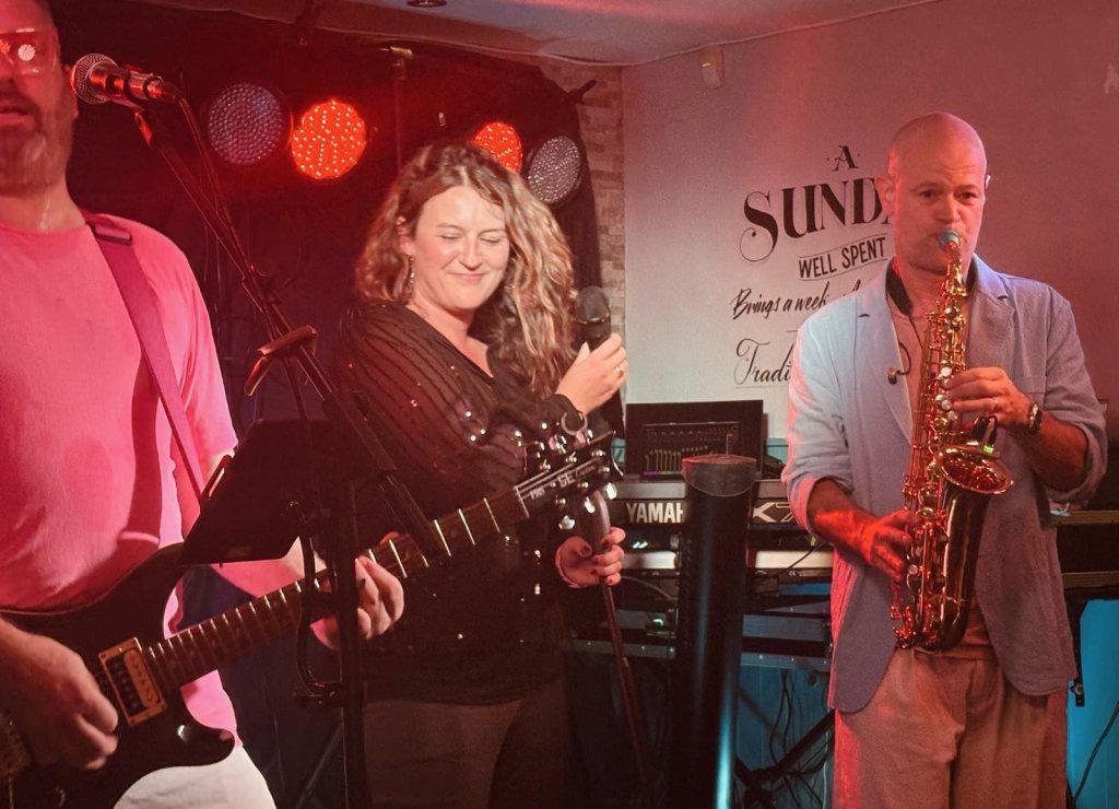 Katie and Simon, Miners Garforth - The Guilty Pleasures House Band.